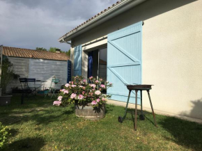 BEDENAC Joli maisonnette à 30 mn de BORDEAUX de JONZAC de BLAYE, pour 2 adultes